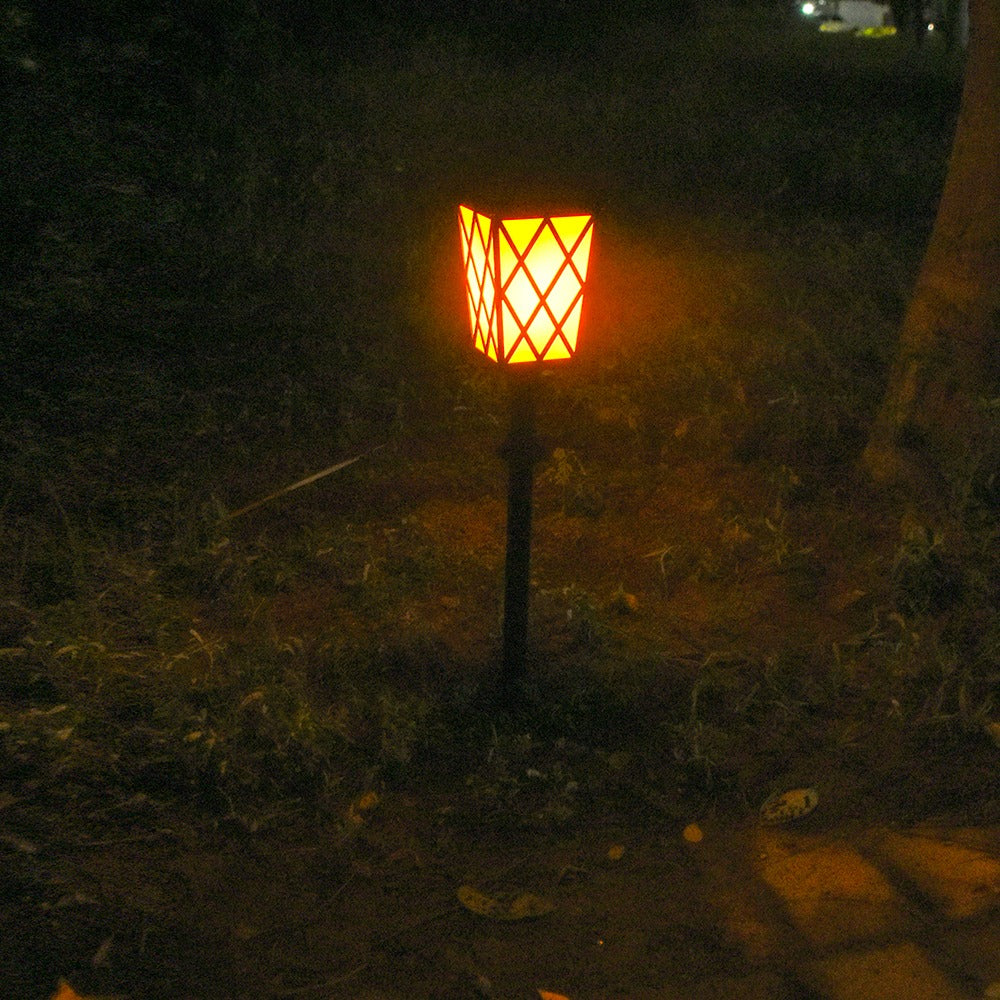 Solar Courtyard Lamp