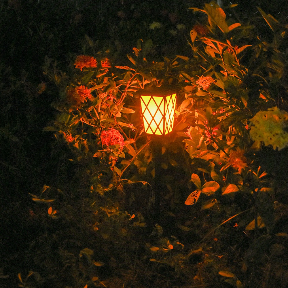 Solar Courtyard Lamp