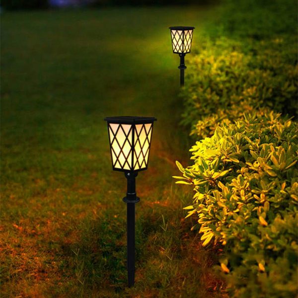 Solar Courtyard Lamp